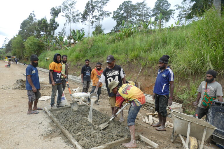 Kainantu youths lead clean-up and drainage work after Social Accountability training